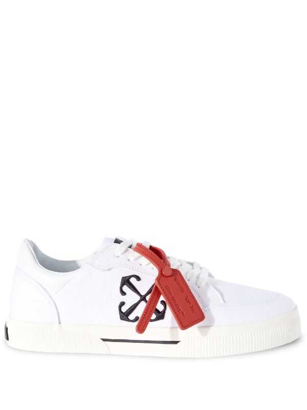 VULCANIZED CONTRASTING-TAG CANVAS SNEAKERS